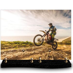 Plaque funéraire personnalisée avec photo d'un motard en motocross sautant au bord de la mer. Hommage à un passionné de moto, de vitesse ou d'enduro.