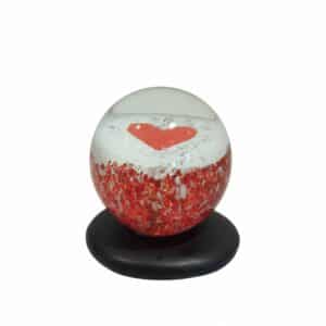 plaque funéraire en granit et boule de sulfure de verre 10 cm de diamètre (11cmx12cm) coeur